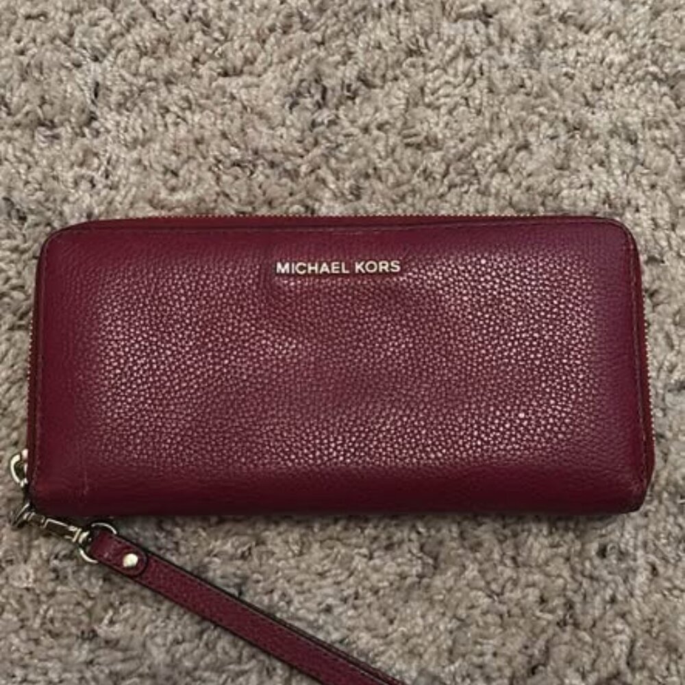 Michael Kors continental wallet (zip)